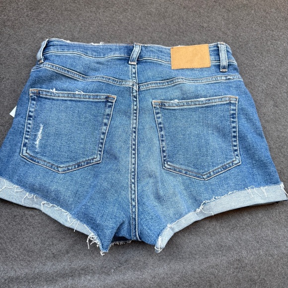 H&M Denim Blue women's Distressed Shorts size 6 mini pockets nwt  A5 - Picture 5 of 5